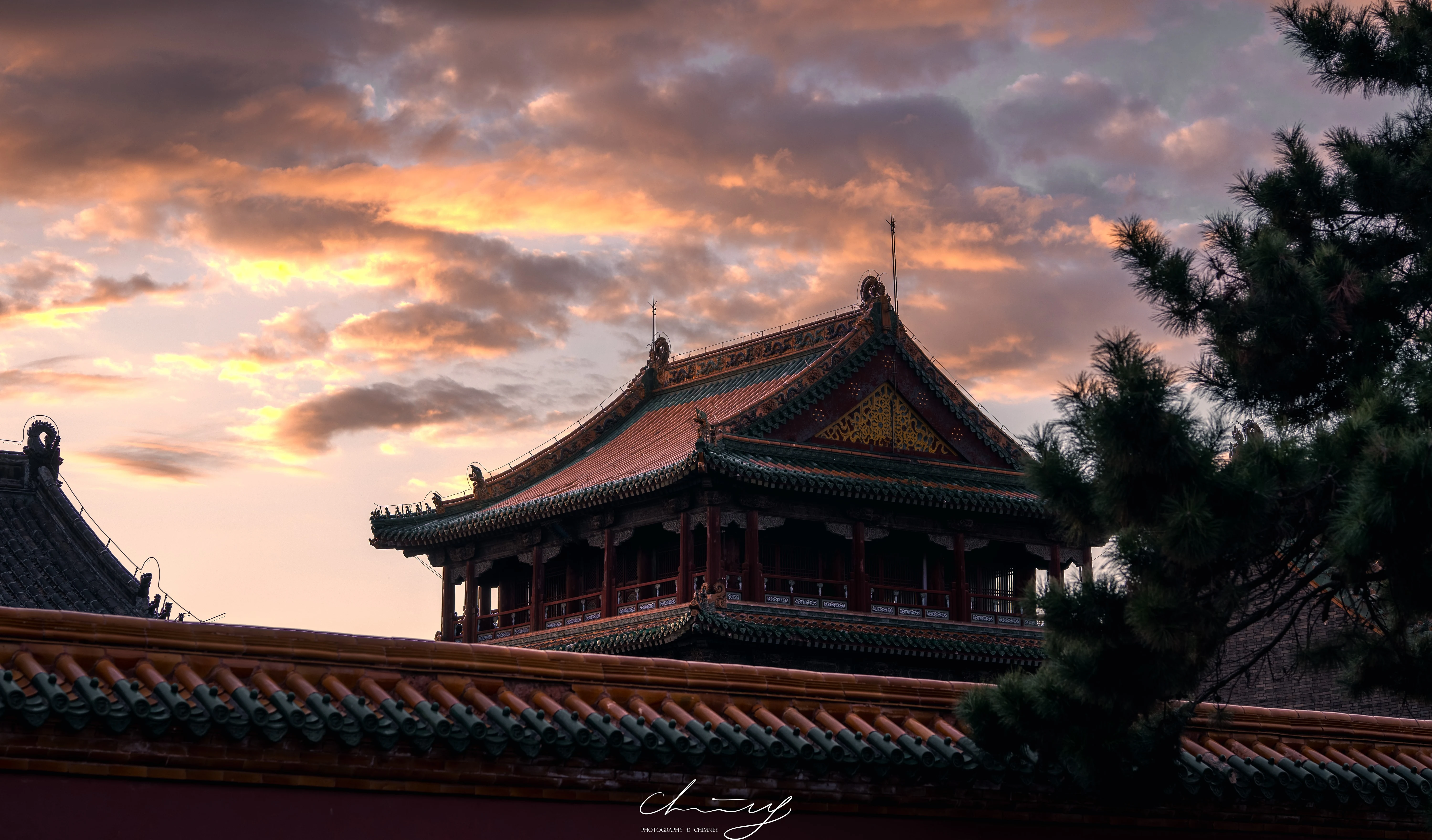 晚霞烧到飞檐为止