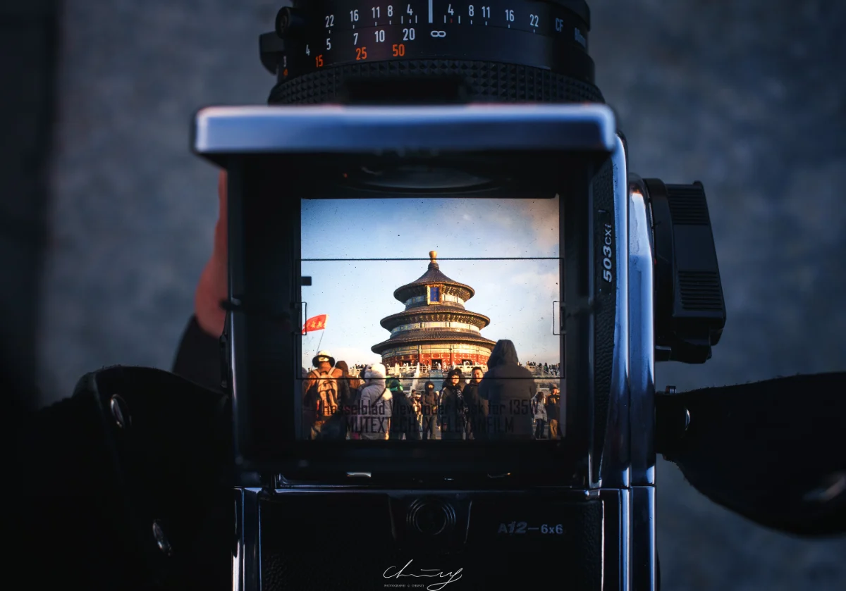 磨砂取景屏里，装着另一座城